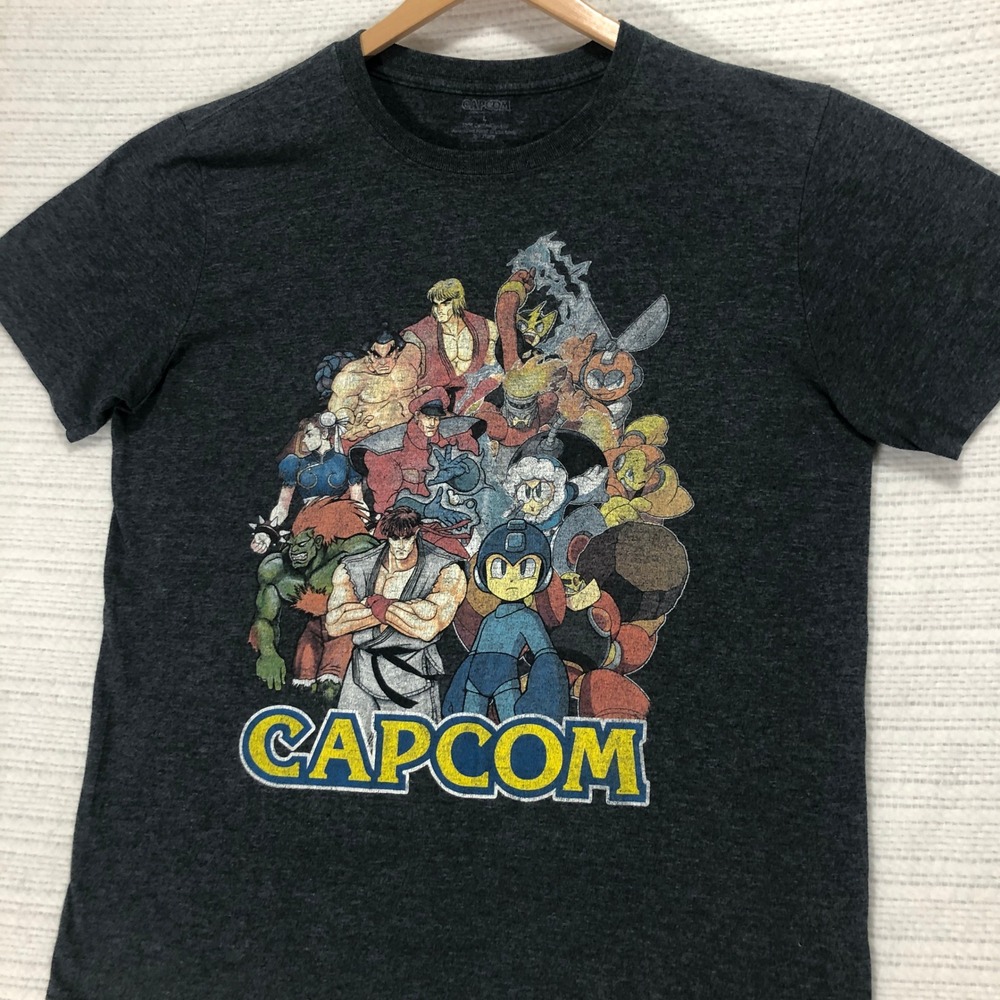Capcom Graphic T-Shirt Video Game Characters Heather Gray‎ Tee Size L